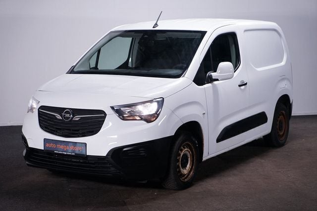 Weiß Gebraucht 2020 Opel Combo Edition Van / Kleinbus | 8.899 € (Guter Preis) - Bild 1/4