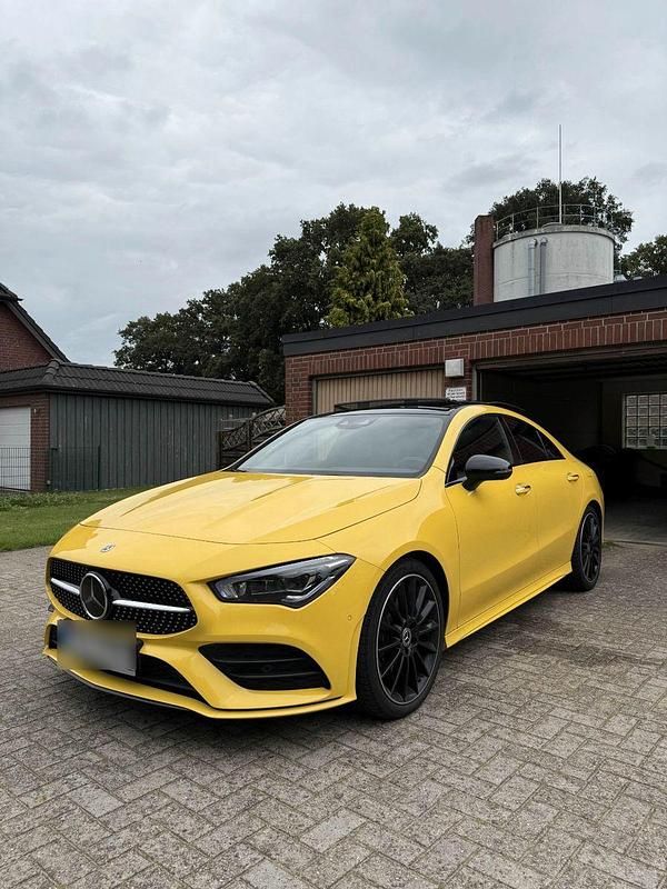 Gelb Gebraucht 2023 Mercedes CLA250 AMG Limousine | 34.800 € (Guter Preis) - Bild 1/4