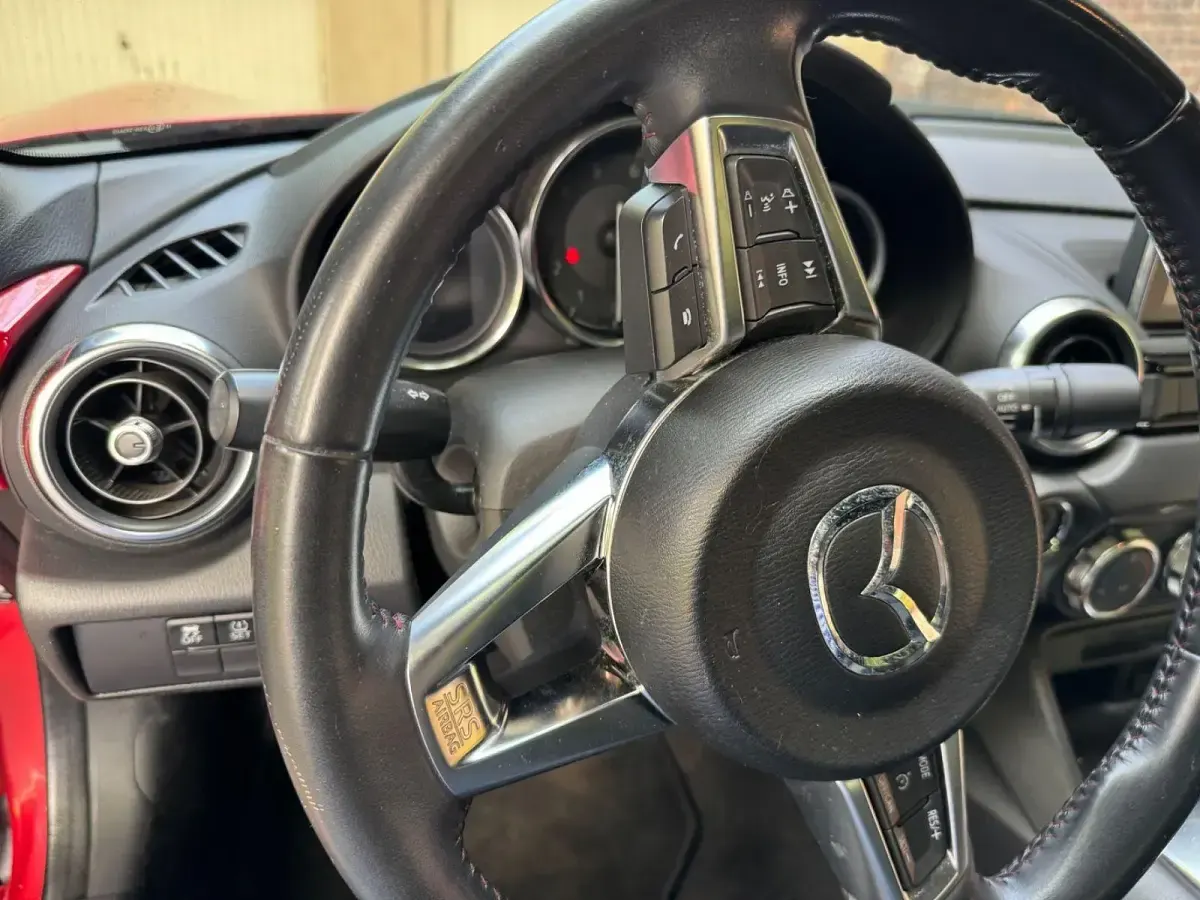Gebraucht Mazda MX5 Sports-Line 160 PS (117 kW) 2015 Rot Cabrio