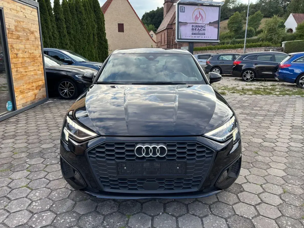 Gebraucht Audi A3 Sport 116 PS (85 kW) 2022 Schwarz Limousine