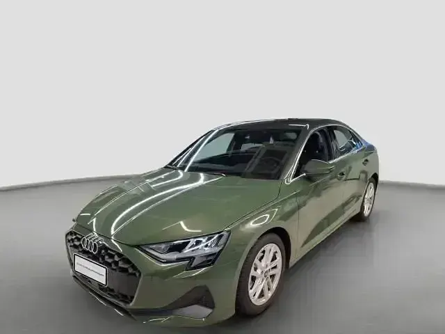 Gebraucht Audi A3 Performance 116 PS (85 kW) 2025 Grün Limousine