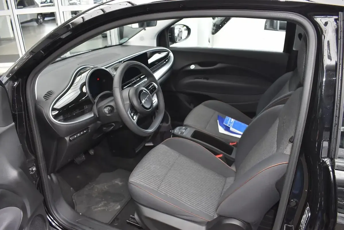 Gebraucht Fiat 500e Icon 86 kW (118 PS) 2022 Schwarz Kleinwagen