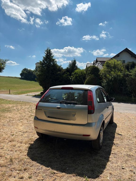 Silber Gebraucht 2003 Ford Fiesta Kleinwagen | 1.600 € (Fairer Preis) - Bild 1/4