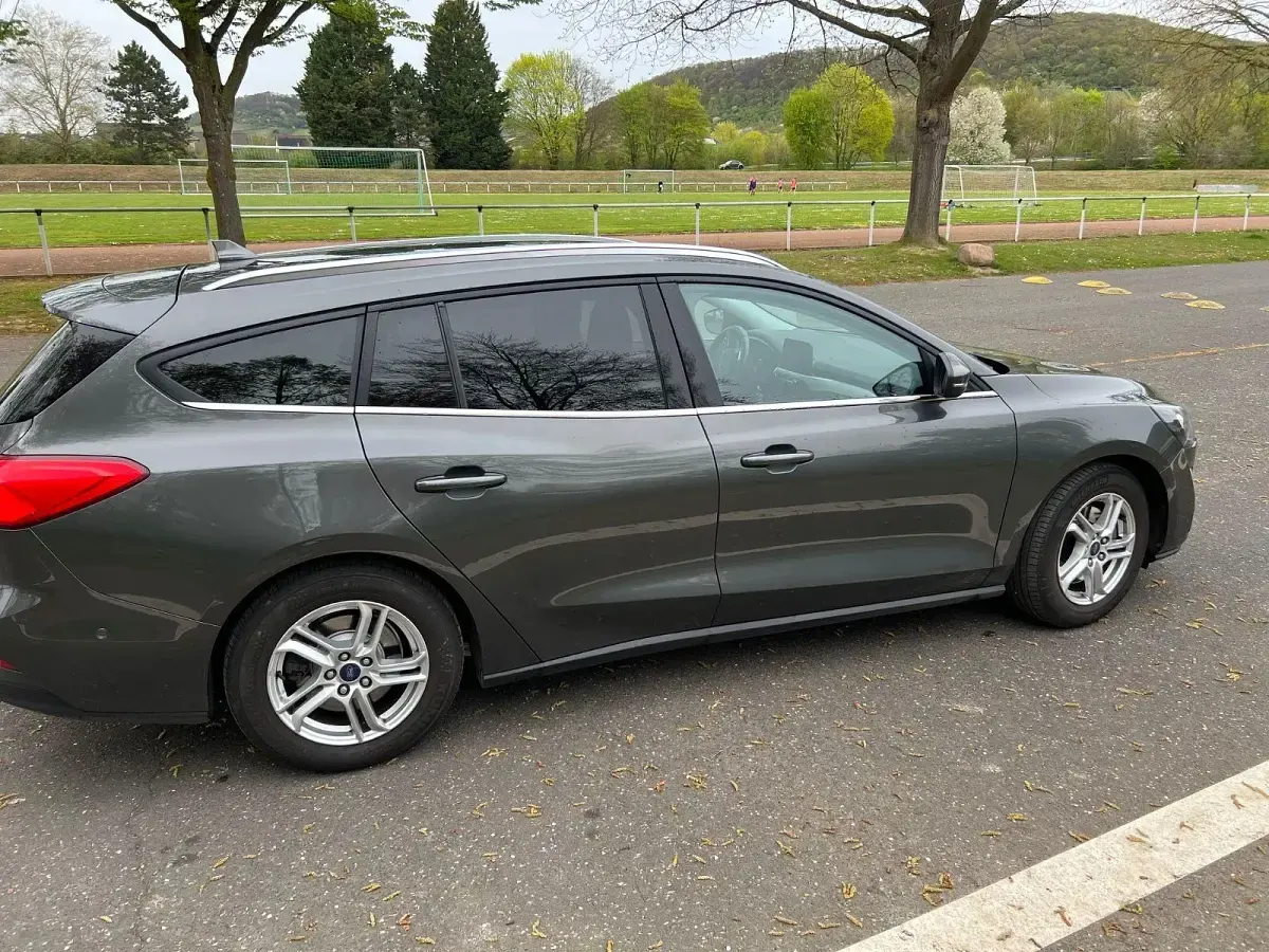 Używany Ford Focus Titanium 101 KM (74 kW) 2019 Szary Kombi