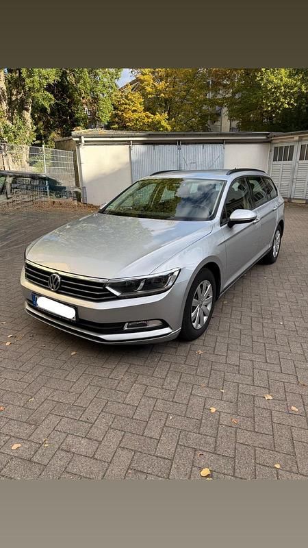 Silber Gebraucht 2019 VW Passat Kombi | 12.990 € (Superpreis) - Bild 1/4