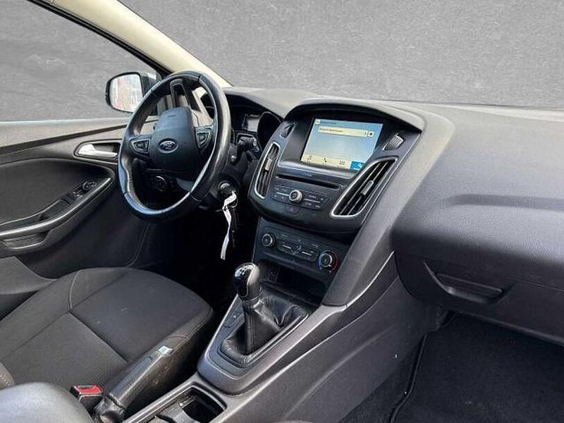 Gebraucht Ford Focus Cool & Connect 125 PS (91 kW) 2016 Grau Kombi