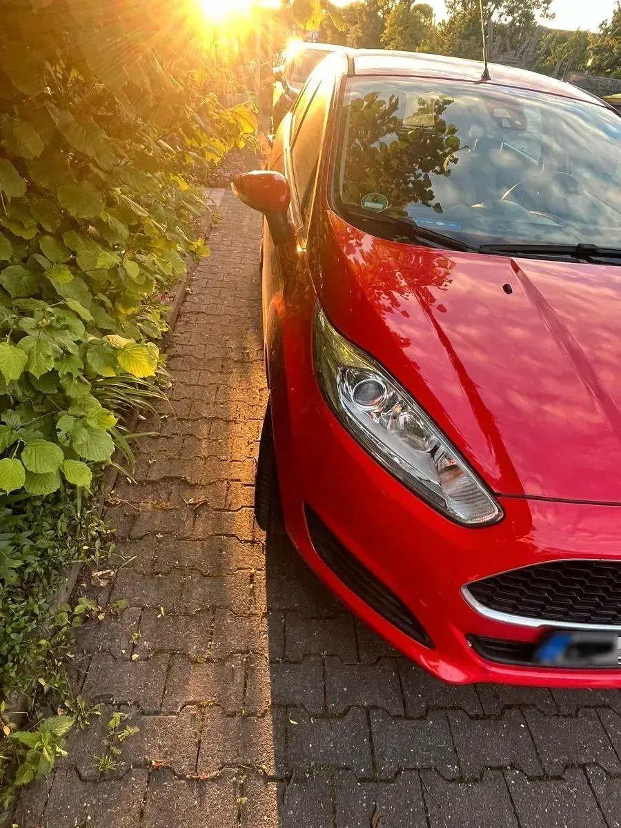 Gebraucht Ford Fiesta 95 PS (69 kW) 2017 Rot Kleinwagen