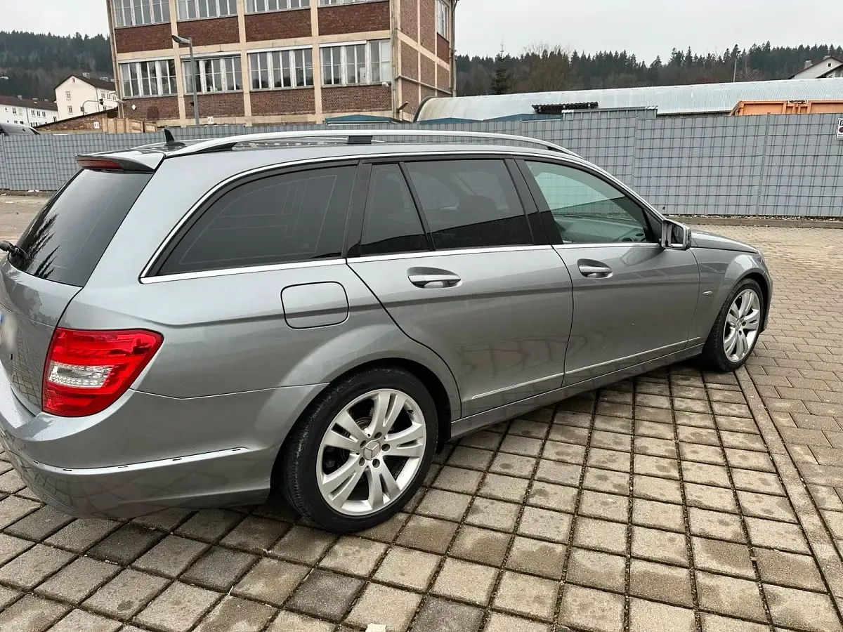 Gebraucht Mercedes C250 204 PS (150 kW) 2011 Grau Kombi