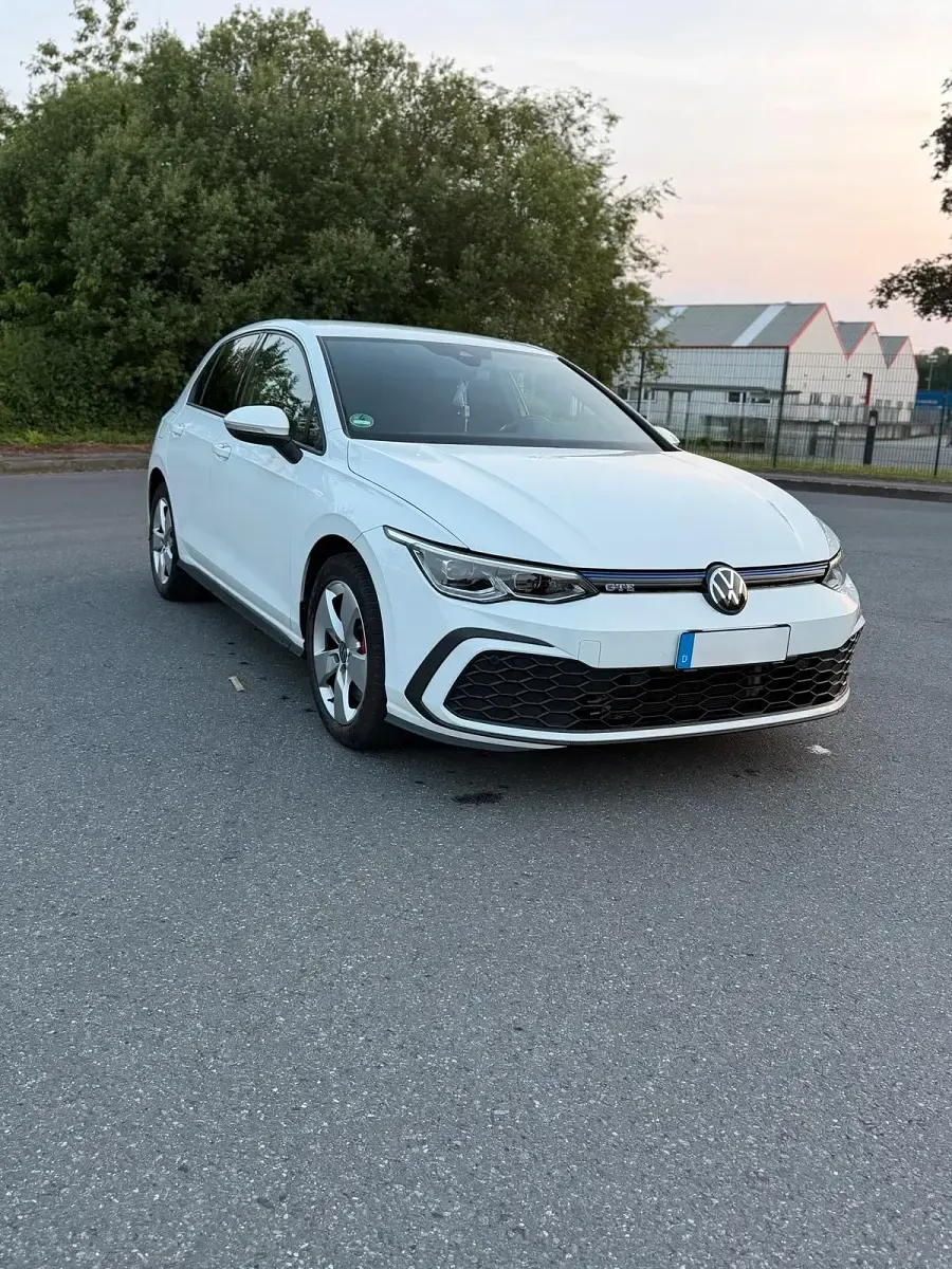 Gebraucht VW Golf VIII GTE 150 PS (110 kW) 2021 Weiß Limousine