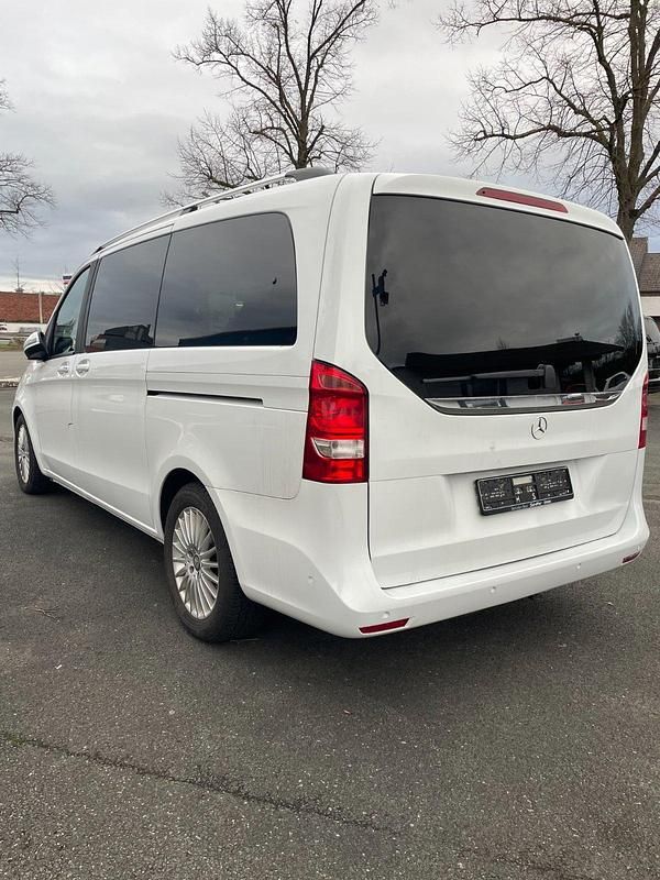 Gebraucht Mercedes V250 Avantgarde Edition 190 PS (139 kW) 2016 Weiß Van / Kleinbus