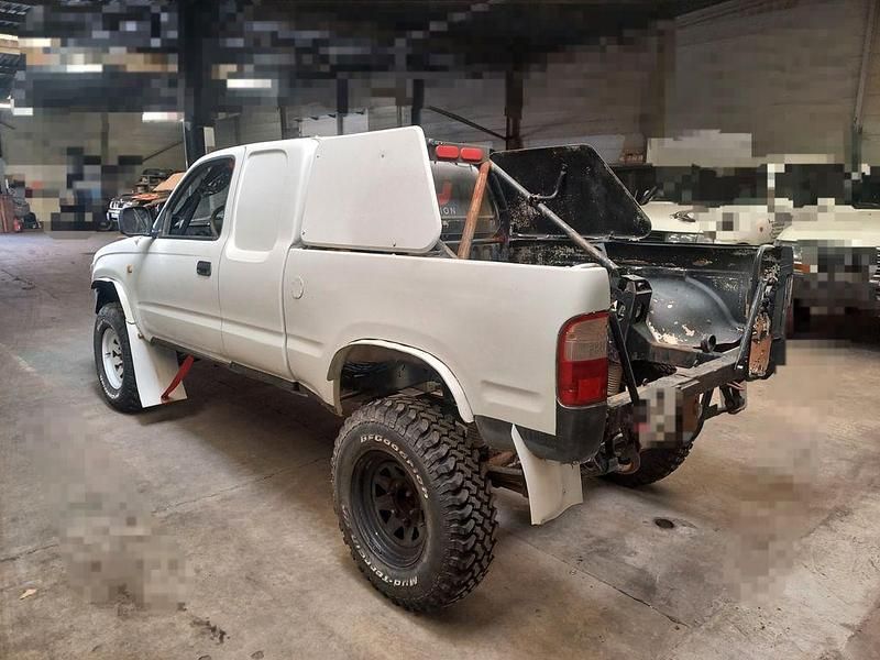 Weiß Gebraucht 1999 Toyota HiLux Abholung | 18.000 € - Bild 1/2