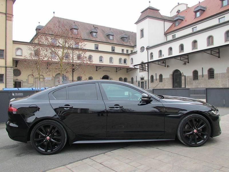 Gebraucht Jaguar XE R-Dynamic 179 PS (131 kW) 2020 Schwarz Limousine