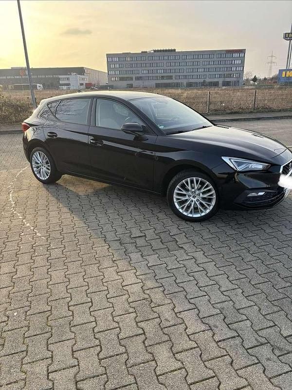 Gebraucht Seat Leon Style 131 PS (96 kW) 2022 Schwarz Kleinwagen