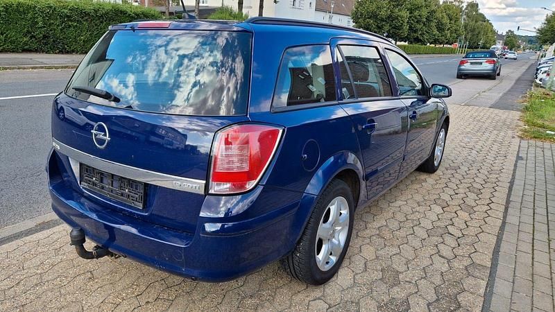 Gebraucht Opel Astra 120 PS (88 kW) 2008 Blau Kombi