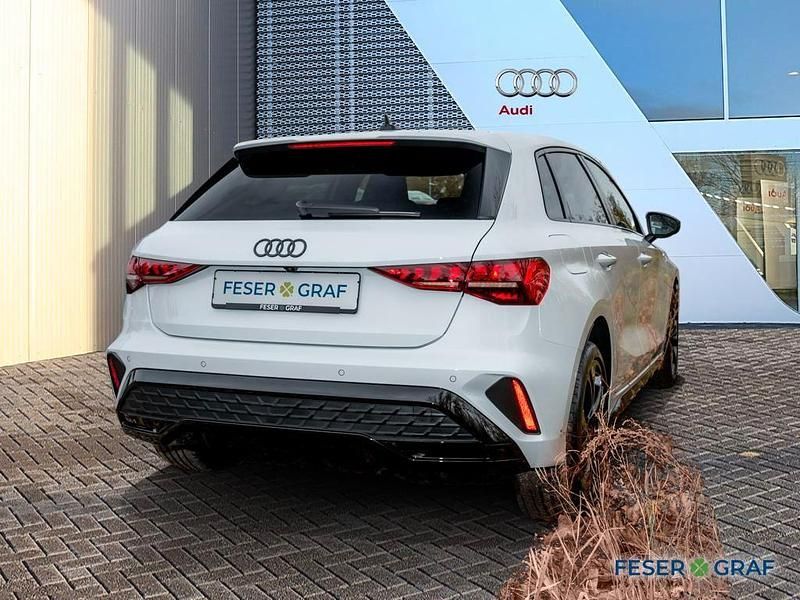 Gebraucht Audi A3 Ambiente 116 PS (85 kW) 2025 Gletscherweiß metallic Limousine