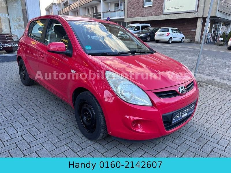 Gebraucht Hyundai i20 Edition 77 PS (56 kW) 2011 Rot Kleinwagen