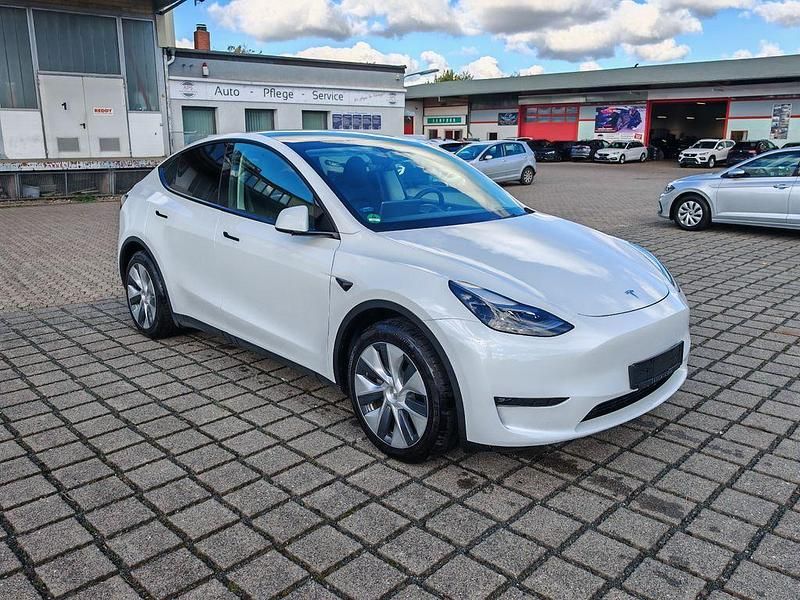 Pearl white multicoat Gebraucht 2024 Tesla Model Y Long Range AWD SUV | 41.970 € (Fairer Preis) - Bild 1/4