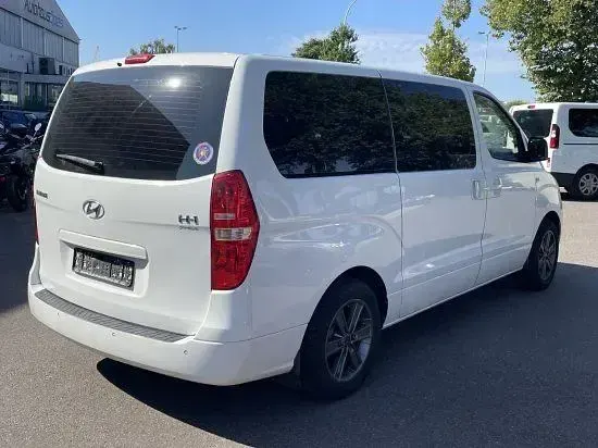Gebraucht Hyundai H-1 Premium 170 PS (125 kW) 2010 Ceramic white Van / Kleinbus