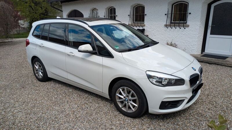 Weiß Gebraucht 2015 BMW 218 Gran Tourer Van / Kleinbus | 13.500 € (Guter Preis) - Bild 1/4