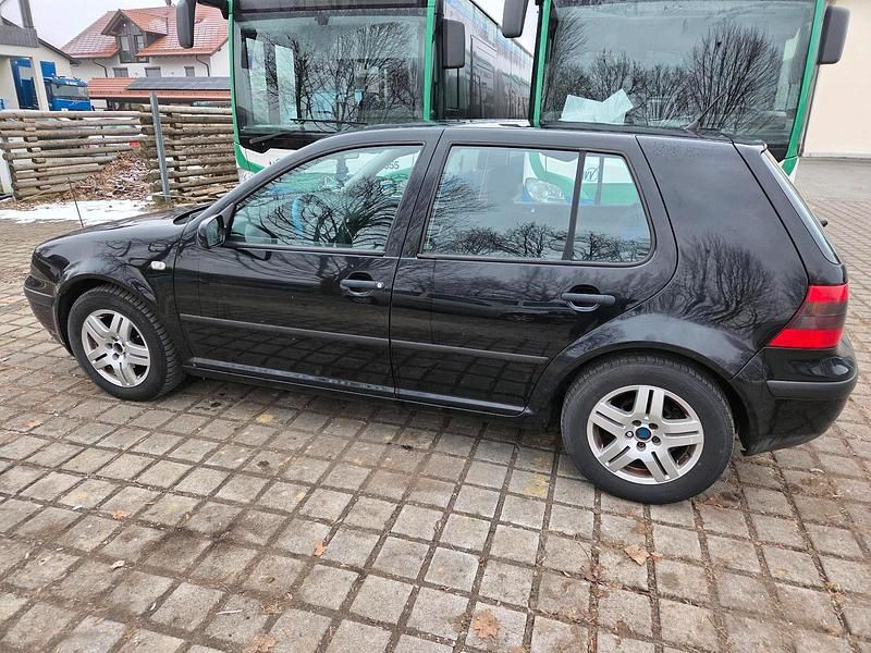 Schwarz Gebraucht 2002 VW Golf IV Kleinwagen | 1.700 € (Teuer) - Bild 1/4