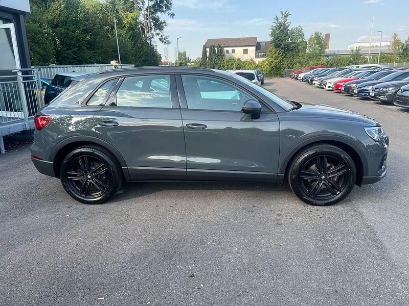 Gebraucht Audi Q3 Basis 150 PS (110 kW) 2019 Grau SUV