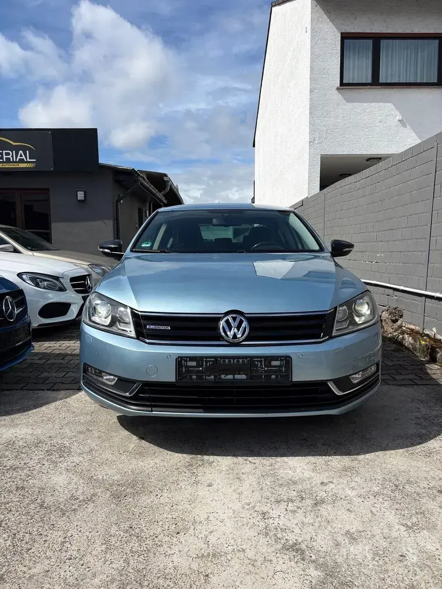 Gebraucht VW Passat 105 PS (77 kW) 2012 Blau Limousine