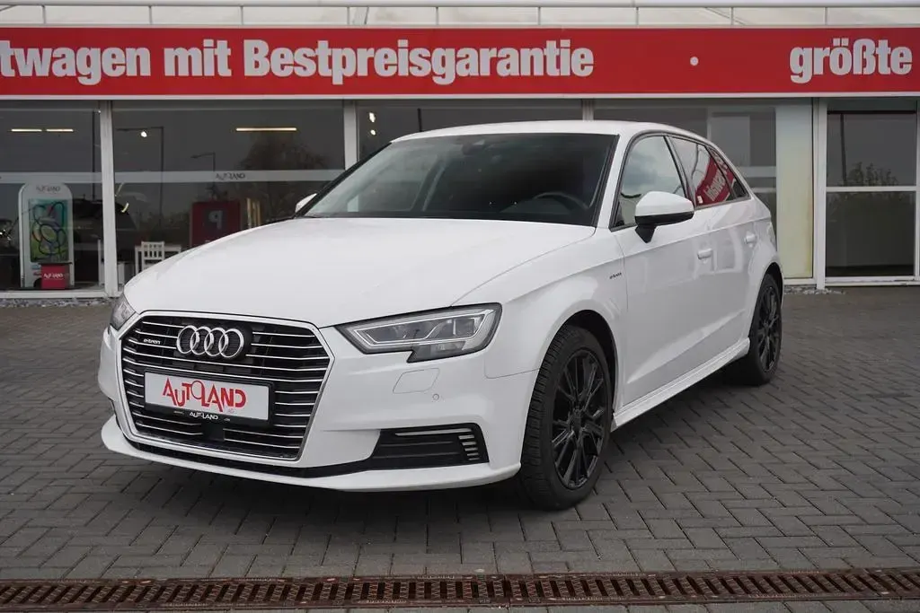 Gebraucht Audi A3 Sportback e-tron Sport 204 PS (150 kW) 2017 Weiß Kleinwagen