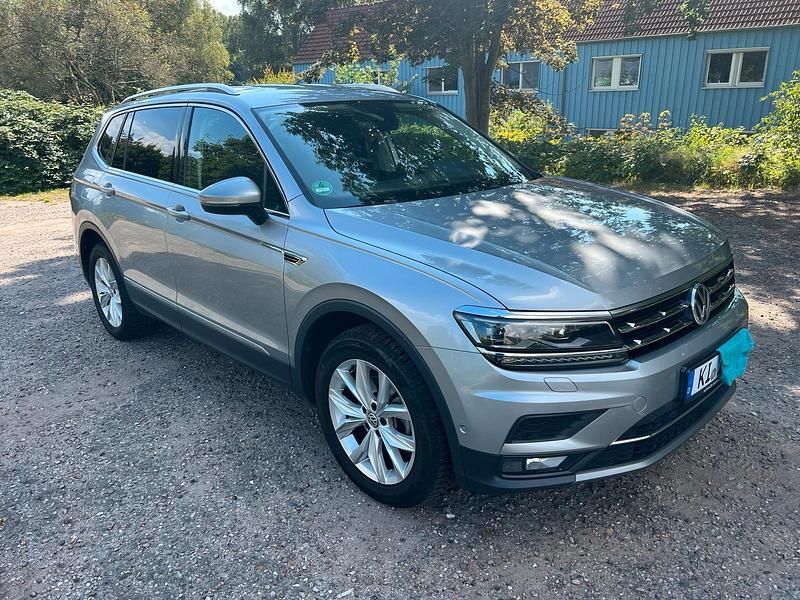 Grau Gebraucht 2021 VW Tiguan Allspace SUV | 27.500 € (Superpreis) - Bild 1/4
