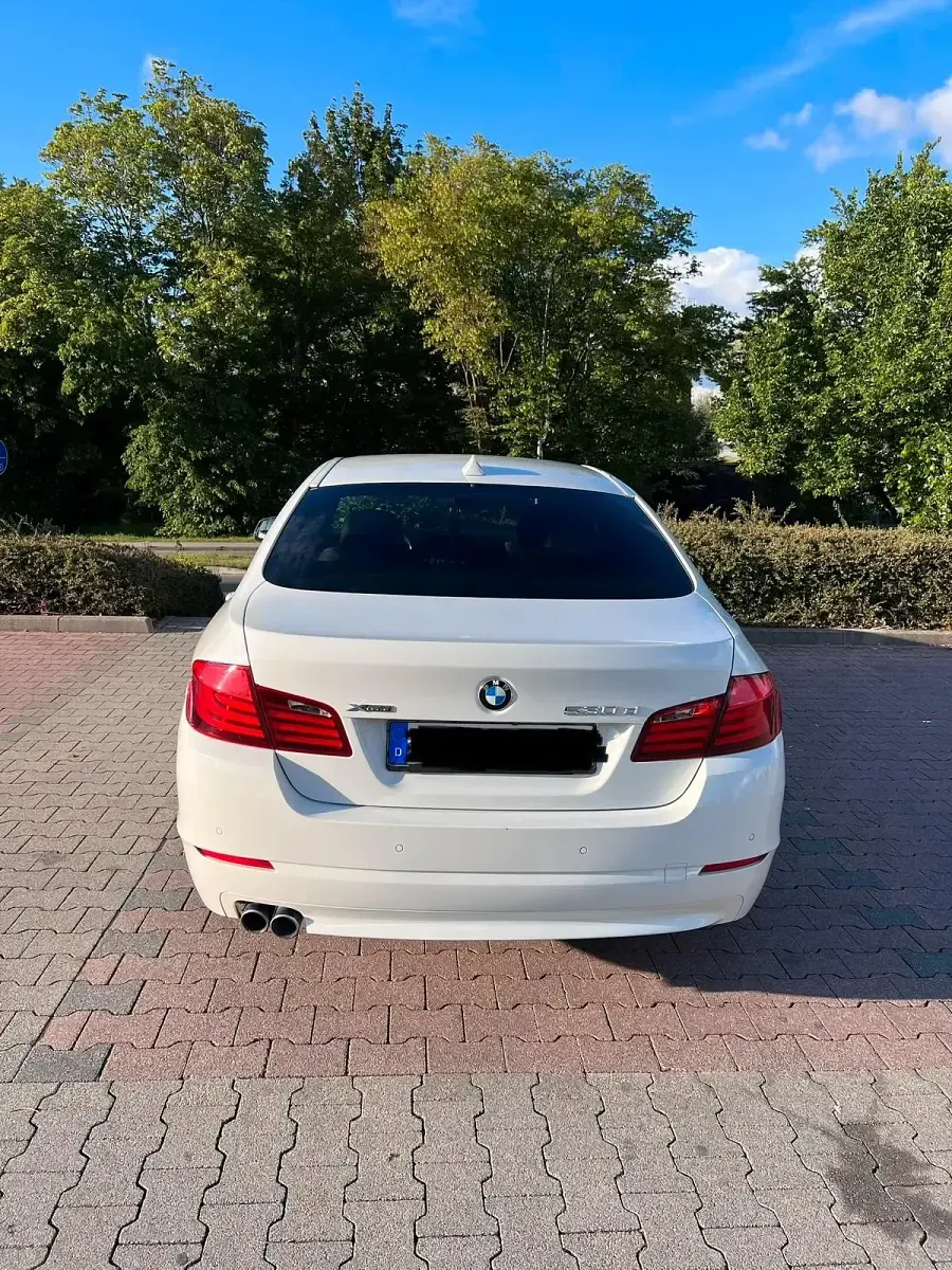 Gebraucht BMW 530 258 PS (189 kW) 2013 Weiß Limousine
