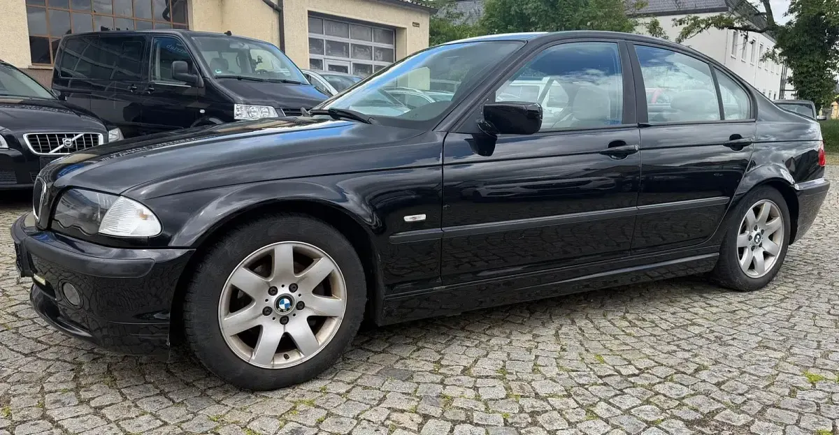 Gebraucht BMW 318 118 PS (86 kW) 2001 Schwarz Limousine