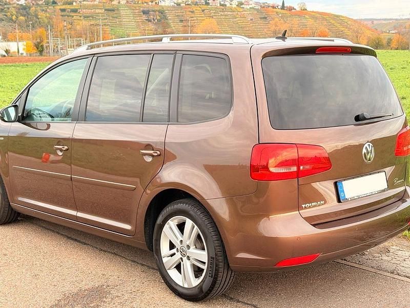 Gebraucht VW Touran Match 105 PS (77 kW) 2012 Braun Van / Kleinbus