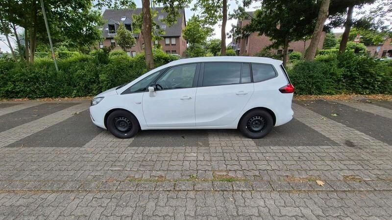 Weiß Gebraucht 2015 Opel Zafira Tourer drive Van / Kleinbus | 4.900 € (Guter Preis) - Bild 1/4