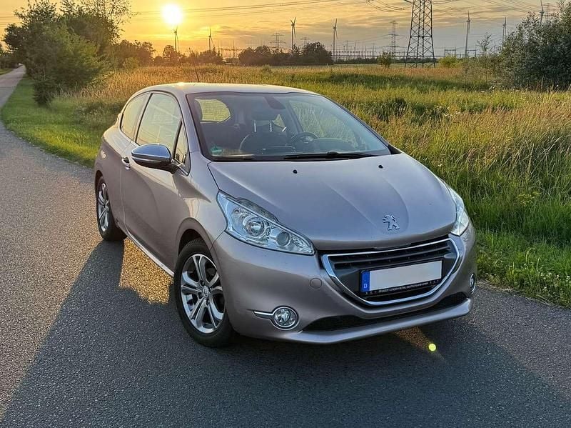 Beige Gebraucht 2012 Peugeot 208 Allure Kleinwagen | 6.900 € (Guter Preis) - Bild 1/4