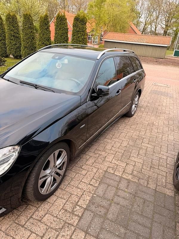 Gebraucht Mercedes E350 265 PS (194 kW) 2012 Schwarz Kombi