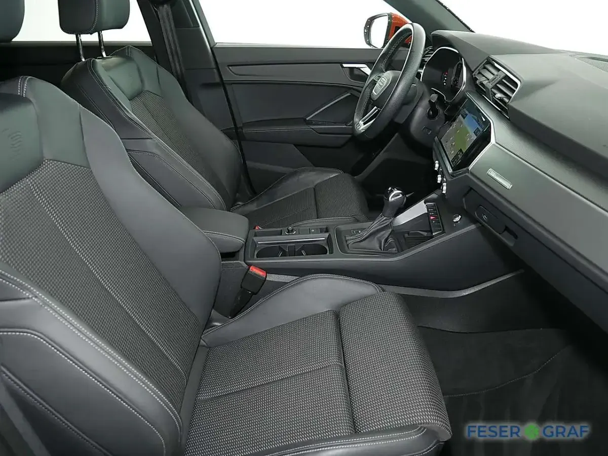 Gebraucht Audi Q3 Ambiente 150 PS (110 kW) 2023 Pulsorange SUV