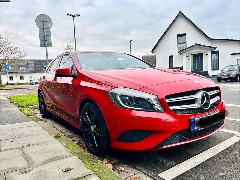 Gebraucht Mercedes A220 170 PS (125 kW) 2013 Rot Limousine