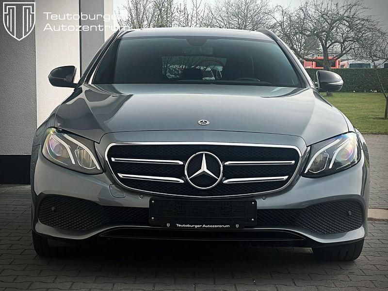 Gebraucht Mercedes E220 Avantgarde 194 PS (142 kW) 2020 Grau Kombi