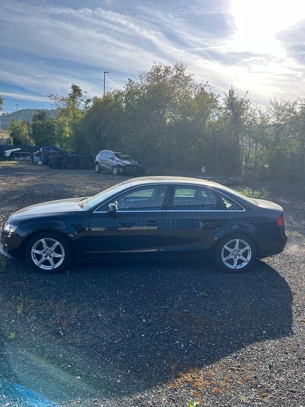 Schwarz Gebraucht 2011 Audi A4 Limousine | 4.900 € (Superpreis) - Bild 1/4