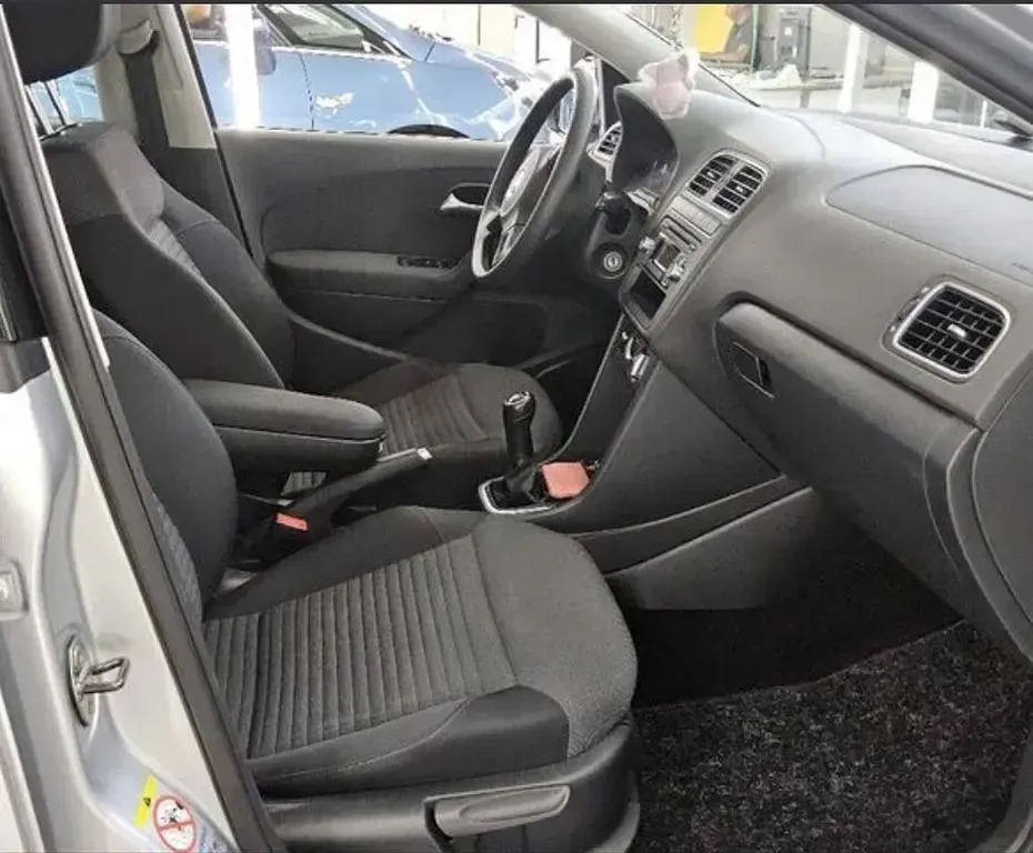 Gebraucht VW Polo Comfortline 69 PS (50 kW) 2011 Silber Kleinwagen