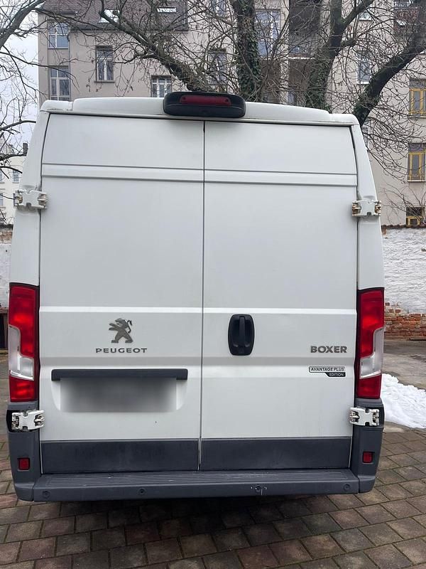 Gebraucht Peugeot Boxer 163 PS (119 kW) 2017 Weiß Van