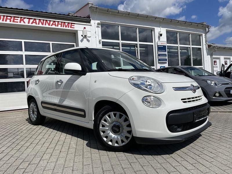 Weiß Gebraucht 2015 Fiat 500L Pop Star Van / Kleinbus | 8.450 € (Fairer Preis) - Bild 1/4