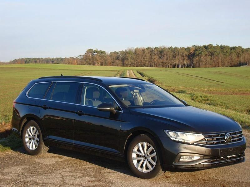 Grau Gebraucht 2023 VW Passat Business Kombi | 19.990 € (Guter Preis) - Bild 1/4