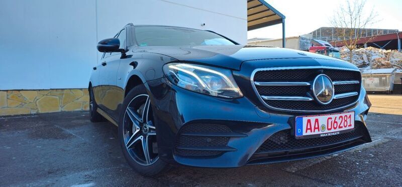 Schwarz Gebraucht 2019 Mercedes E300 AMG Limousine | 23.200 € - Bild 1/4