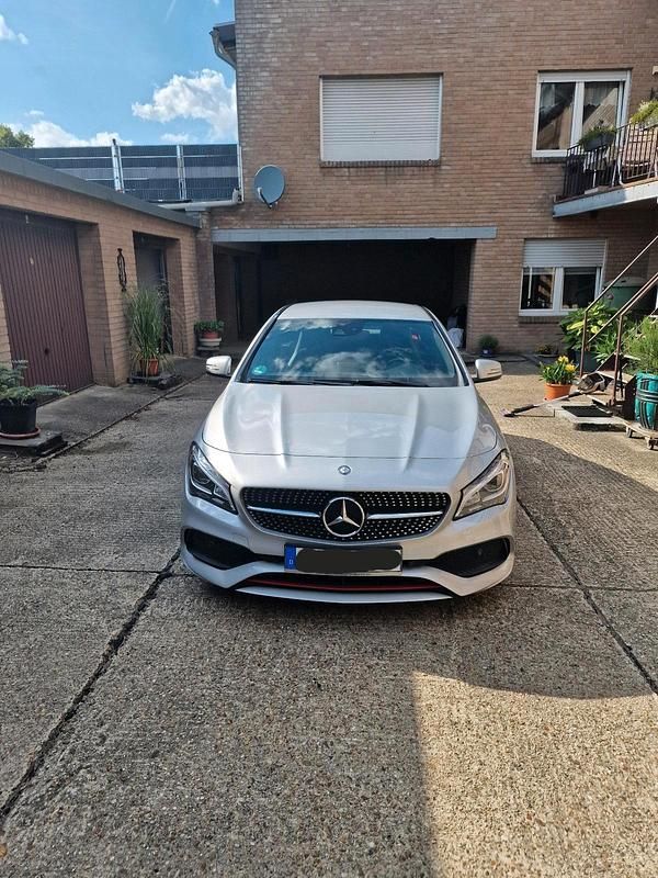Silber Gebraucht 2017 Mercedes CLA250 Limousine | 26.500 € (Etwas zu teuer) - Bild 1/4