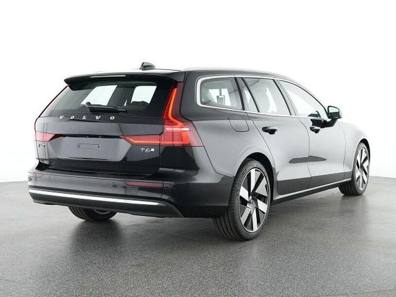 Gebraucht Volvo V60 Plus 253 PS (186 kW) 2025 Onyx black / metallic Kombi