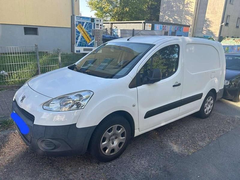 Gebraucht 2015 Peugeot Partner Tepee Tendance Van / Kleinbus | 4.150 € (Superpreis) - Bild 1/1