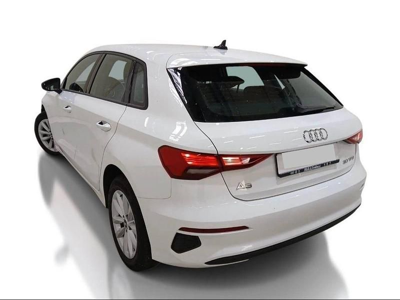 Gebraucht Audi A3 Sportback Basis 110 PS (80 kW) 2022 Weiß Kleinwagen