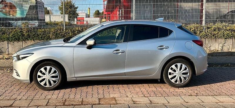 Gebraucht Mazda 3 Center-Line 105 PS (77 kW) 2017 Silber Limousine
