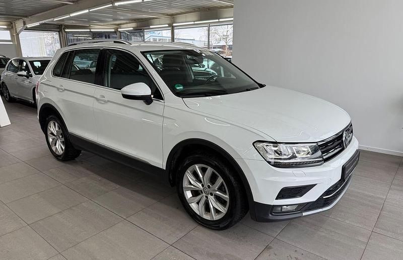 Pure white Gebraucht 2020 VW Tiguan Highline SUV | 20.990 € (Superpreis) - Bild 1/4