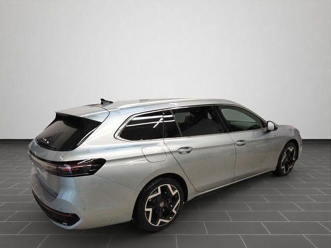 Gebraucht VW Passat R-line 265 PS (194 kW) 2025 Oyster silver metallic (metallic) Kombi